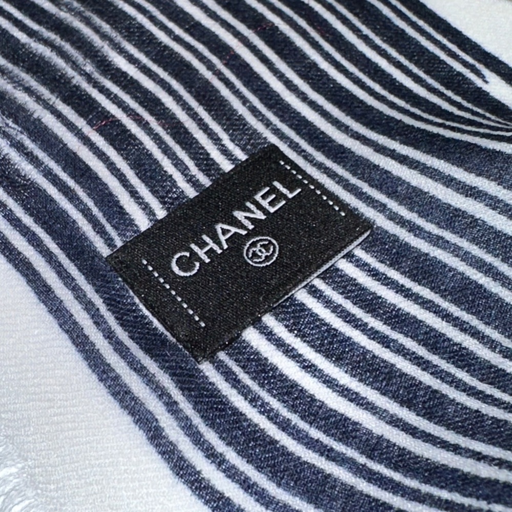 CHANEL SCARF BLUE AND WHITE - Picture 6 of 8